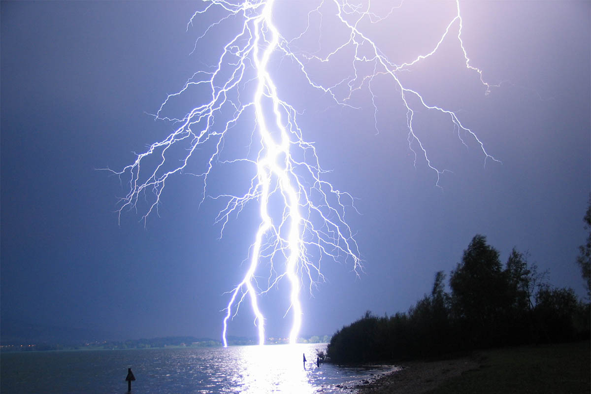 positive-lightning-strikes-intensify-as-cosmic-rays-increase-2012